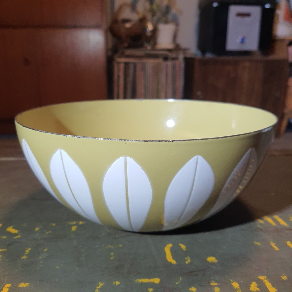 Vintage Cathrineholm Lotus Enamel Ware 8" Bowl Chartreuse Green White Norway MCM
